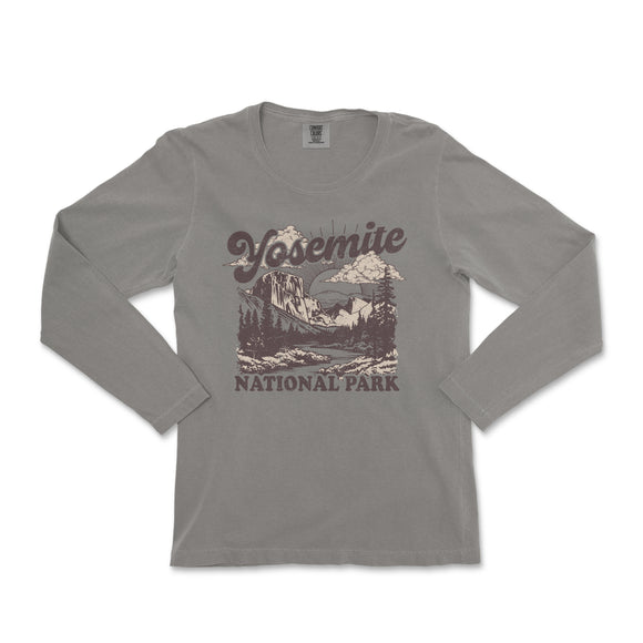 a gray long sleeve shirt with the words yellowstone on it