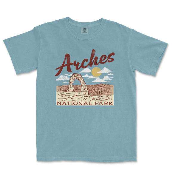 a blue t - shirt that says arches national park