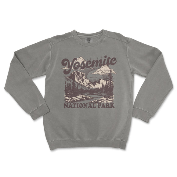 a grey sweatshirt with the words yosemite national park on it