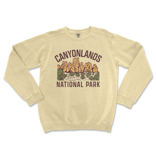 a sweatshirt with the words canyonlands national park on it