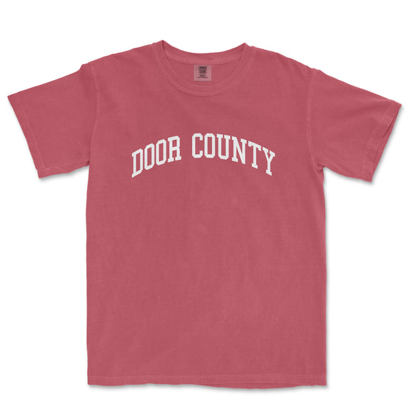 a red t - shirt that says door county