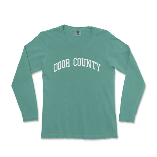 a green shirt with the words door county on it